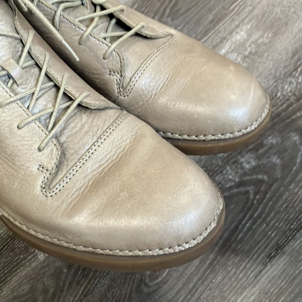 Clarks - Picture 8 of 17